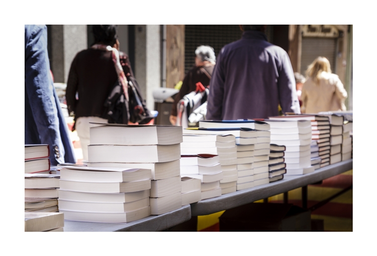 When pricing your books for in-person sales, make it easy, offer an incentive, and make it profitable.